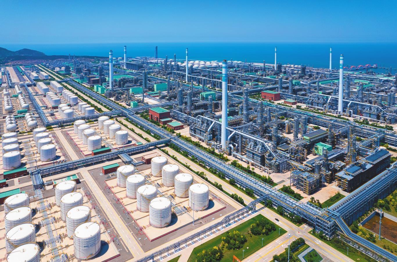 七根煙囪背后的生態(tài)賬本 大連產(chǎn)業(yè)的綠色轉(zhuǎn)型之路